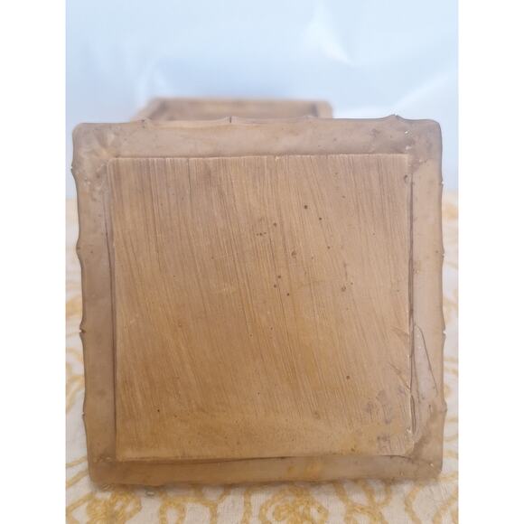 Tropical Parrot Trinket Box – Hand-Painted Bamboo & Palm Leaf Resin Décor - Picture 9 of 9